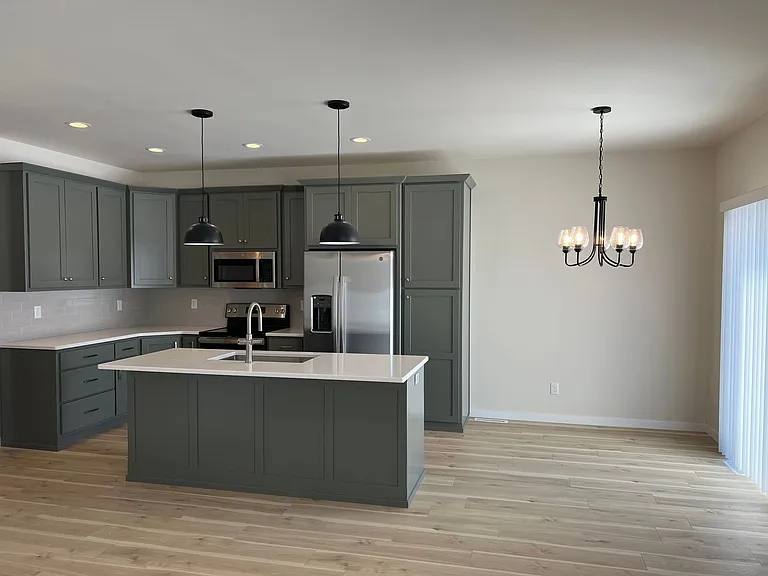 1360 Goldenwood Dr NW — Photo 3