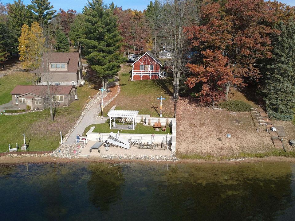 1st image of 1820 N Ogemaw Trl