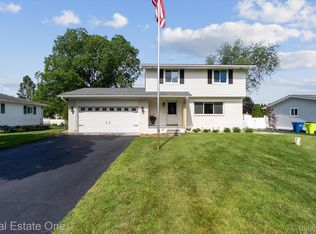 138 McCatty Dr, White Lake, MI