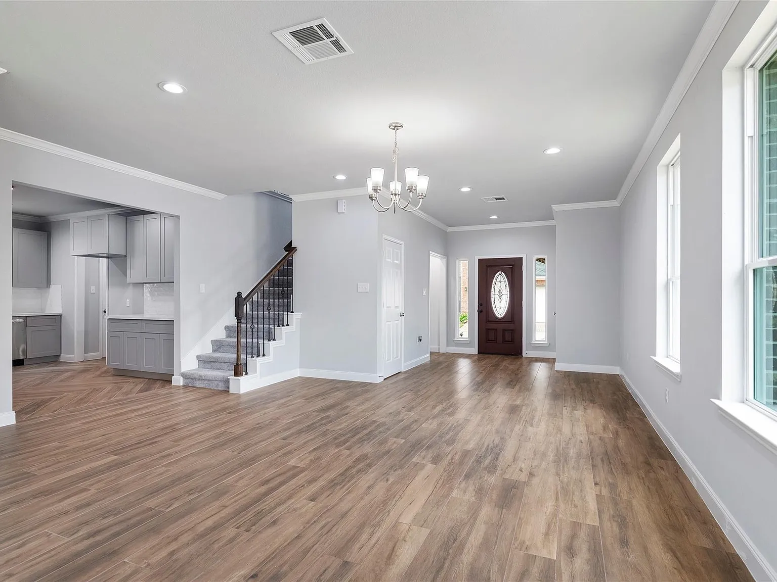 4 bed, 2.5 bath, 2304 sqft, $2,650 — Photo 4