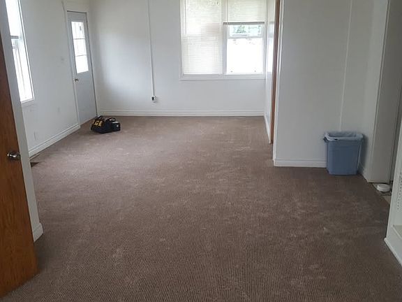 901 MF Living Rm
