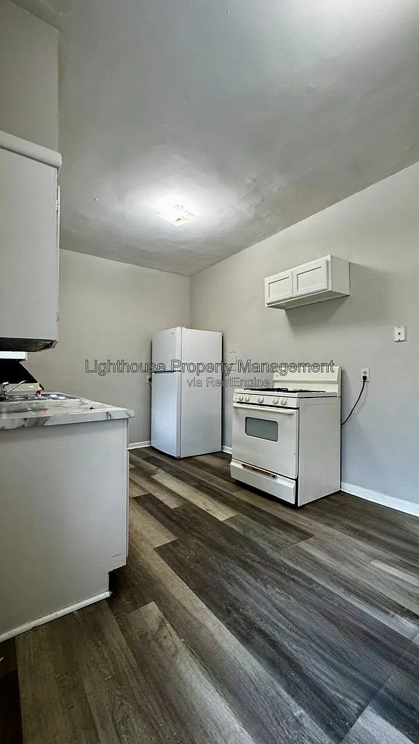 1 bed, 1.0 bath, $895 — Photo 4