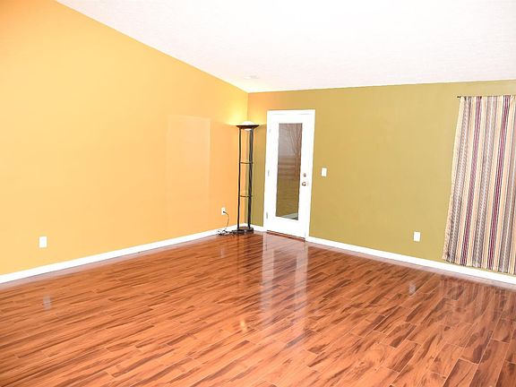 5th image of 256 Hennepin Dr