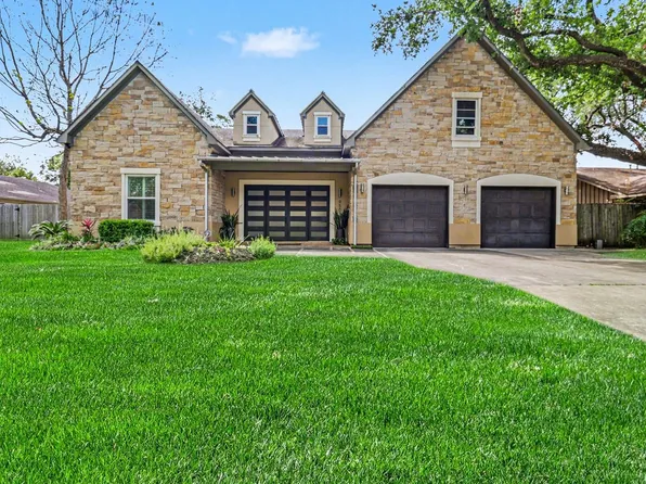 9507 Meadowglen Ln, Houston, TX 77063