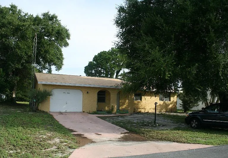 4016 Bianca St — Photo 3