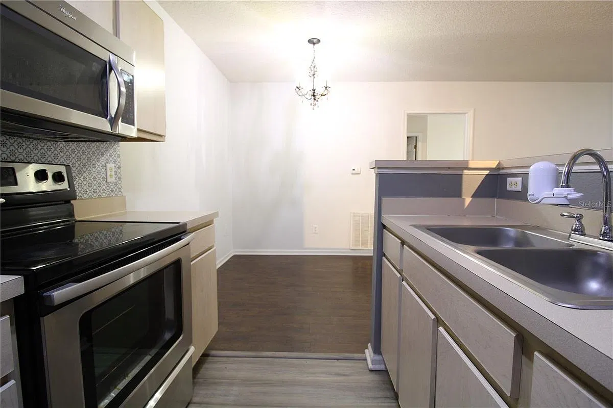 2 bed, 2.0 bath, 996 sqft, $1,600 — Photo 4