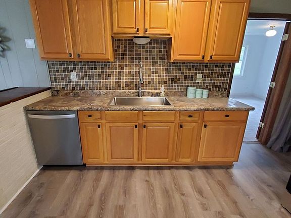 4th image of W62N217 Washington Ave
