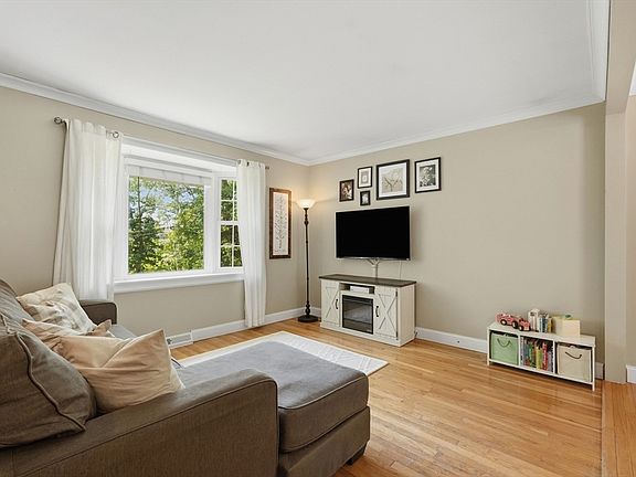 5th image of 712 Berkley St