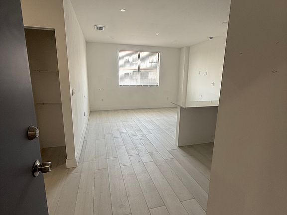 4th image of 879 E 24th St #201-202-204