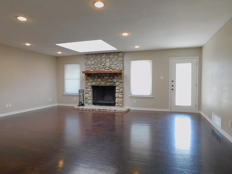 897 John George Ln — Photo 10
