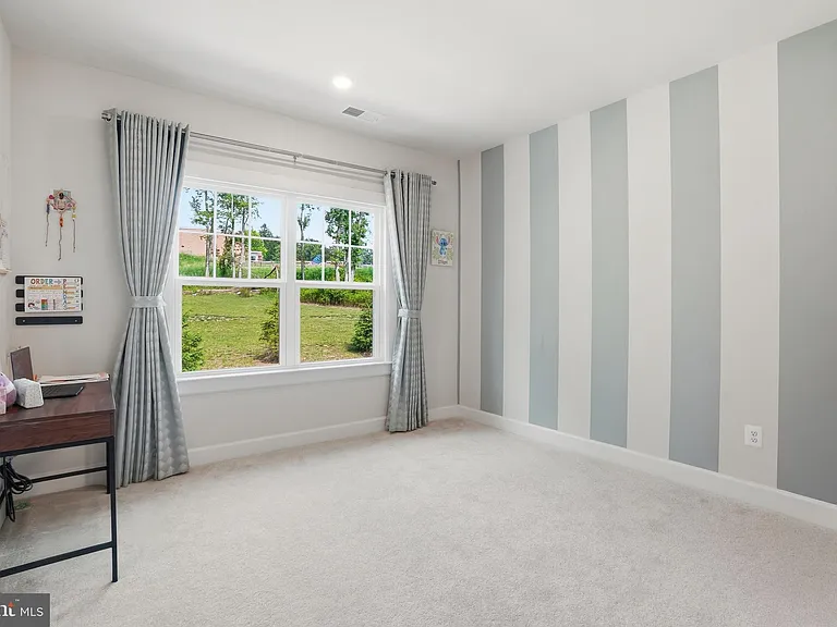 411 W Ponds Edge Dr — Photo 32