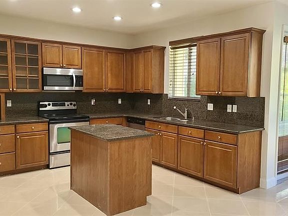2nd image of 2813 S Evergreen Cir