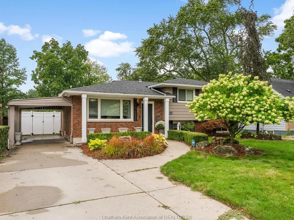 4113 Roseland Dr E, Windsor, ON N9G 1Y5