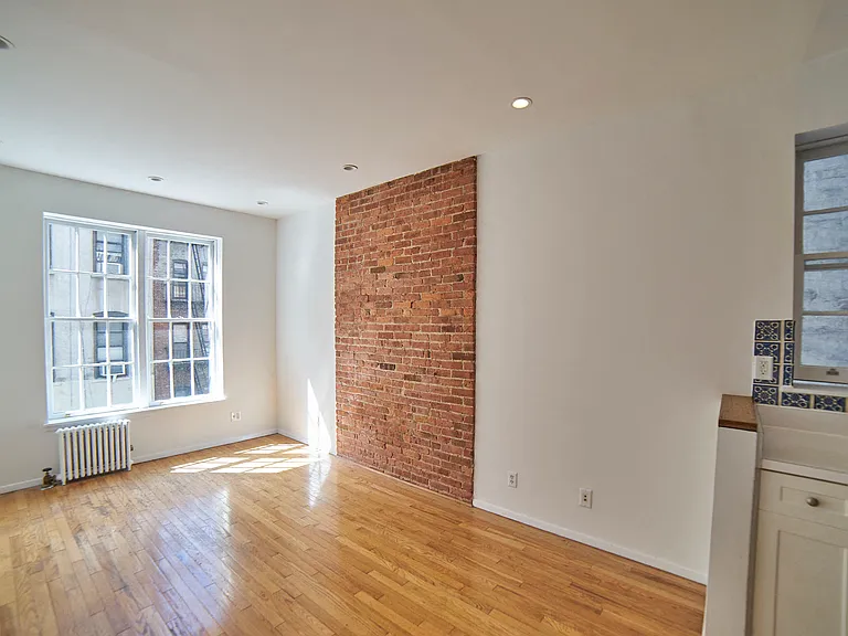 304 E 92nd St #4R — Photo 5
