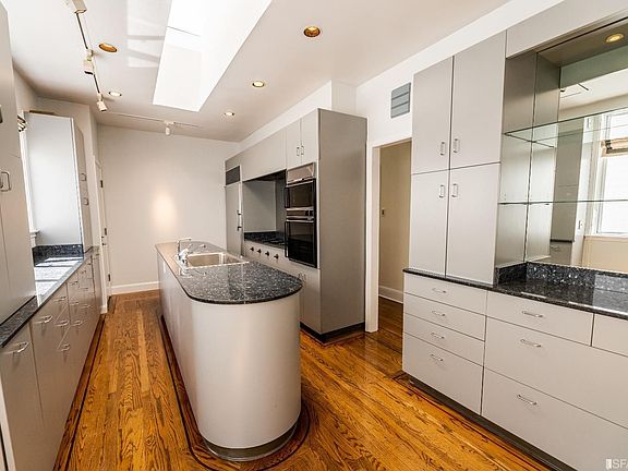 3rd image of 3737 Divisadero St