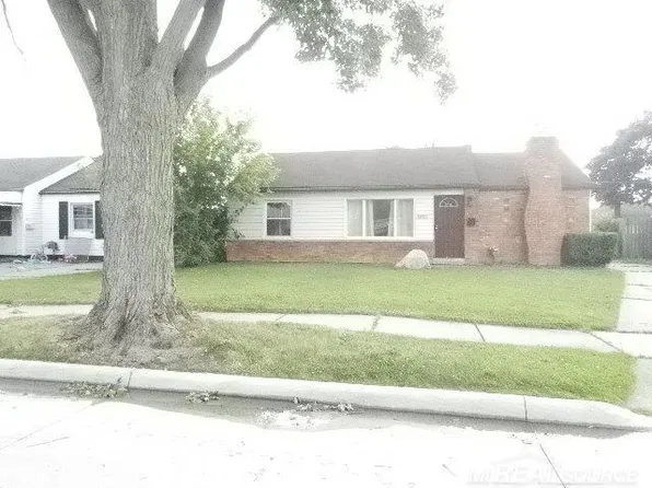 27321 Woodmont St, Roseville, MI 48066