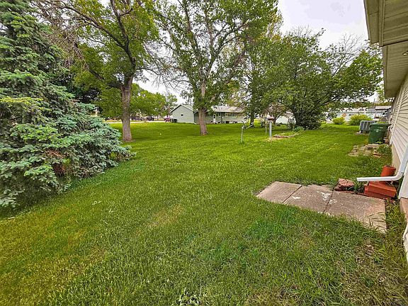 4th image of 611 Railroad Ave
