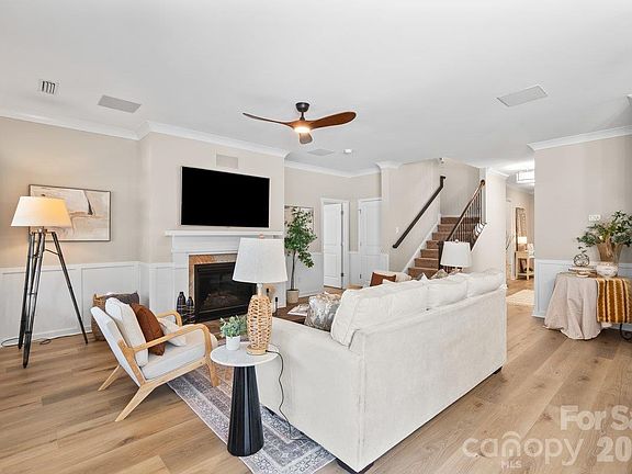 5th image of 7007 Shaw Ct