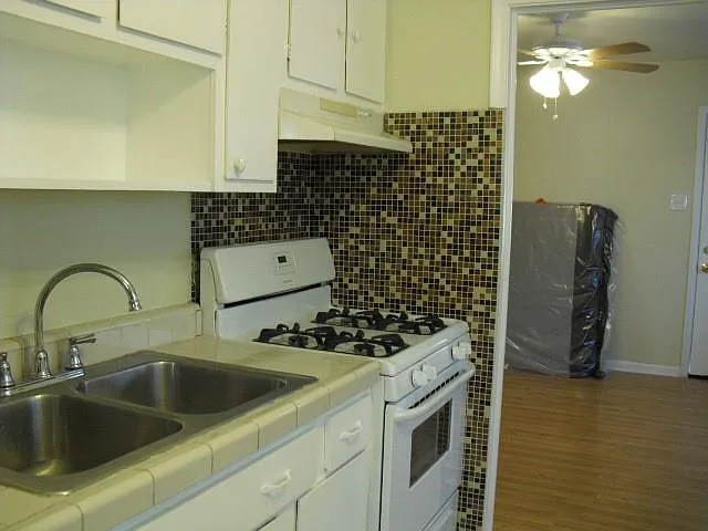 208 Pink St — Photo 5