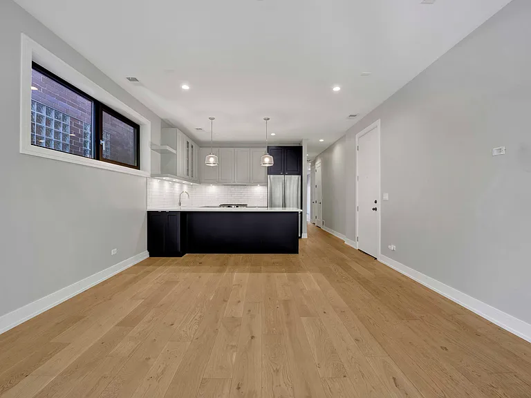 1022 N Honore St #2 — Photo 11