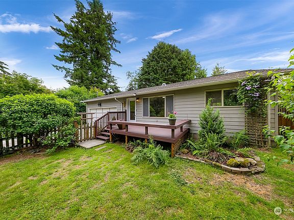 3rd image of 438 Hilltop Drive