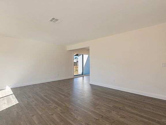 3rd image of 2456 San Diego Ave