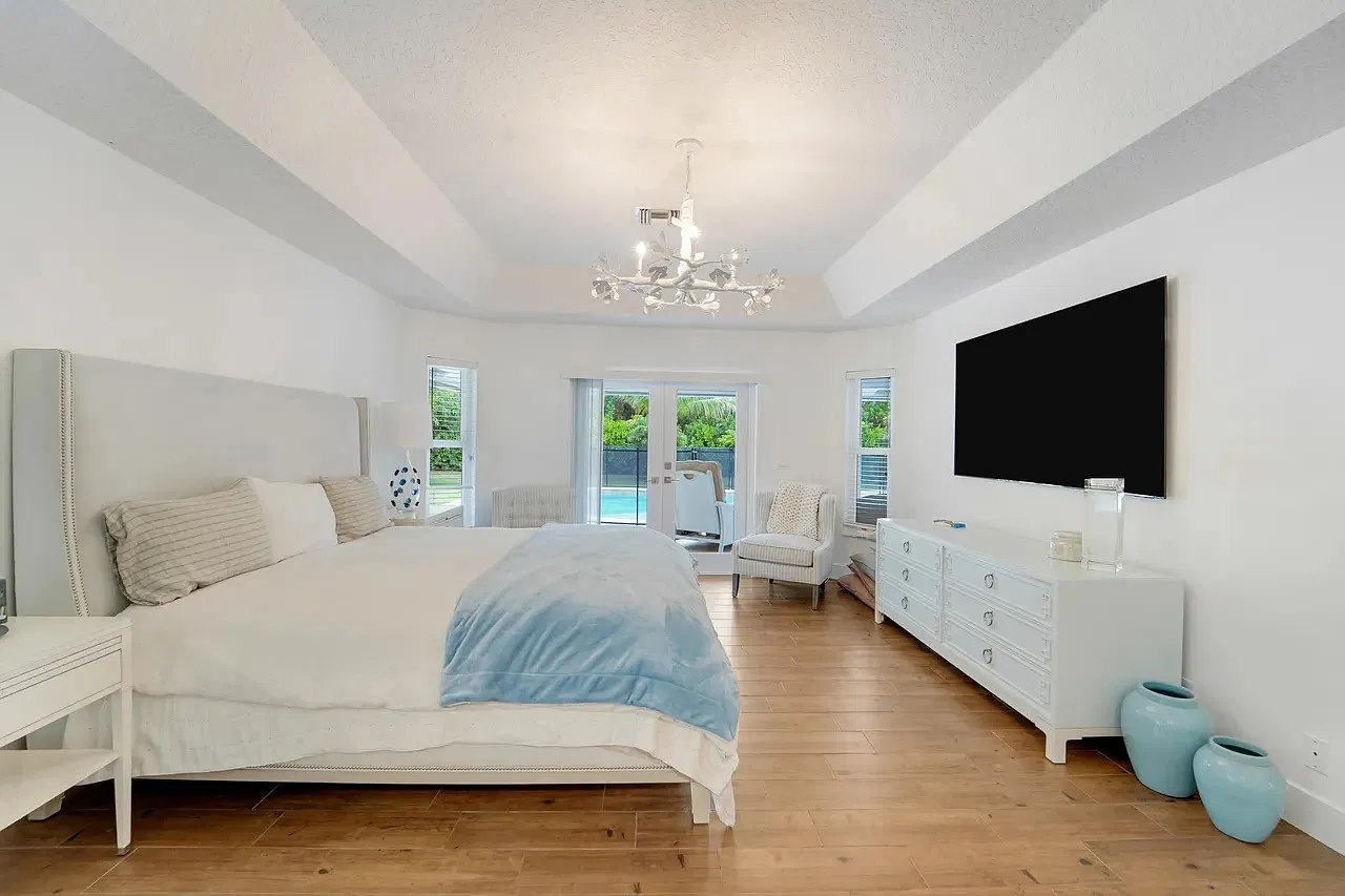 5 bed, 3.5 bath, 3673 sqft, $15,500 — Photo 4