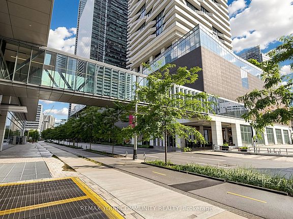 5th image of 88 Harbour St #3702