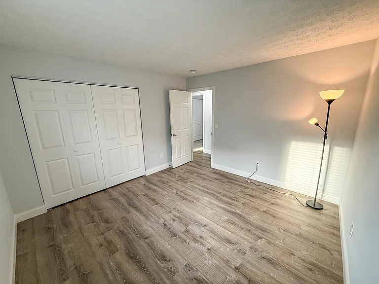 400 Sherwood Green Ct #400 — Photo 12