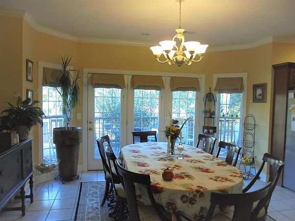 5th image of 400 Stillwater Dr
