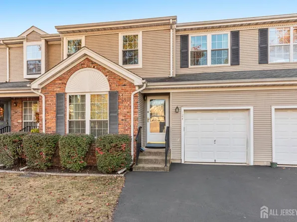 124 Grantham Dr, Somerset, NJ 08873