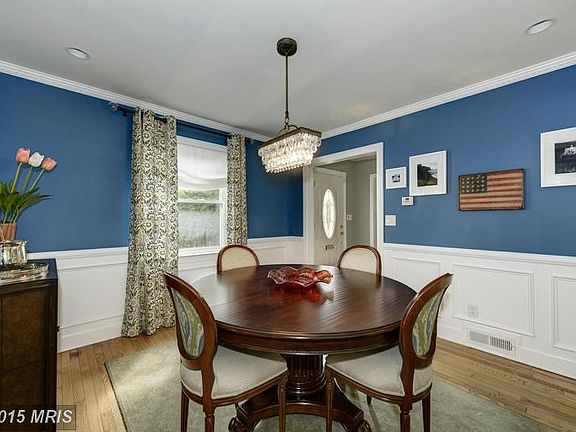Dining Room (1 of 2)