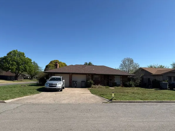 5727 NW Chestnut Ln, Lawton, OK 73505