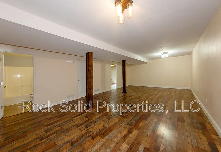 407 E 5th St — Photo 24
