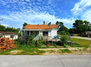 1510 E Locust St, Petersburg, IN 47567