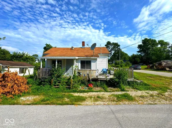 1510 E Locust St, Petersburg, IN 47567