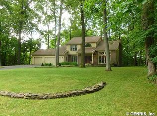 1239 Wellington Dr, Victor, NY 14564