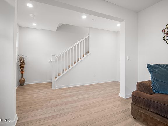 4th image of 568 Apricot Ln
