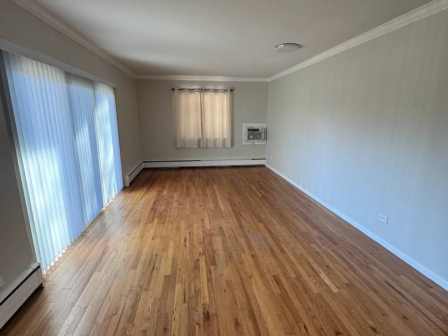 2 bed, 1056 sqft, $1,900 — Photo 4