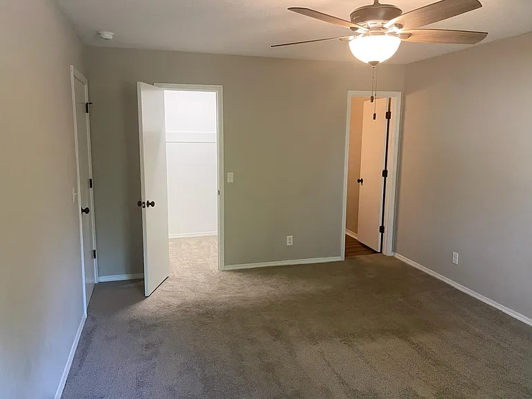 36 W Paris St — Photo 16
