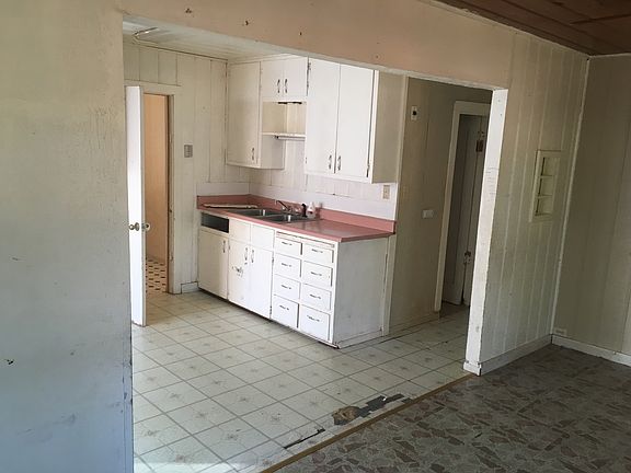 3rd image of 13737 Shasta St