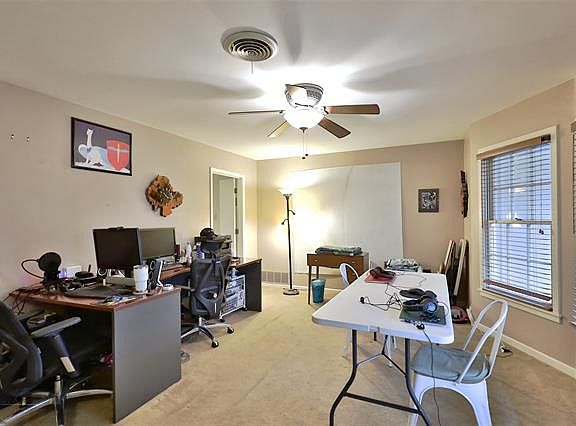 3rd image of 842 Harwell St