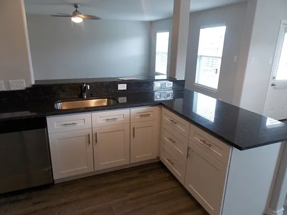 4 bed, 2.5 bath, 1847 sqft, $2,135 — Photo 4