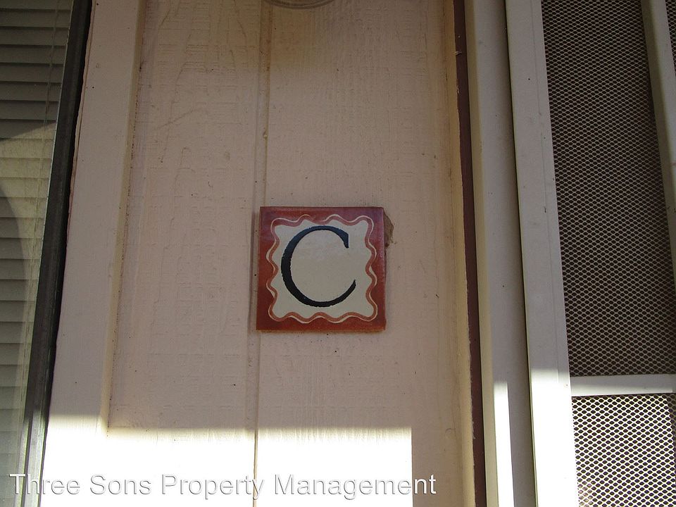 1st image of 532 Palomas Dr SE APT C