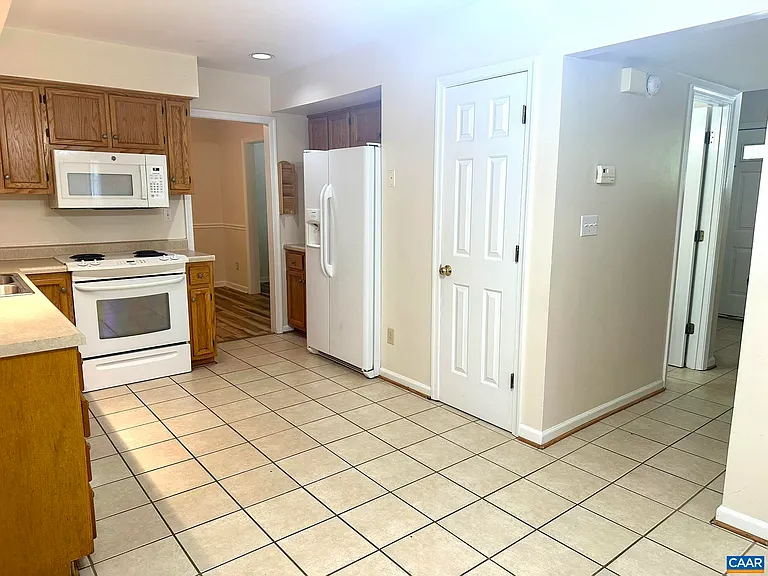 3159 Saddlebrook Ln — Photo 8