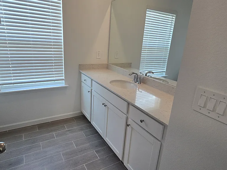 4044 NE 31st Ave — Photo 7
