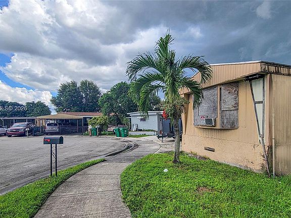 3rd image of 721 SW 134th Ter