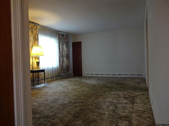 3rd image of 174 Berkshire Blvd