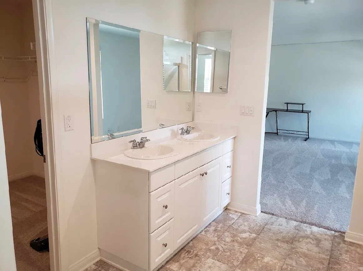 4 bed, $1,450 — Photo 4