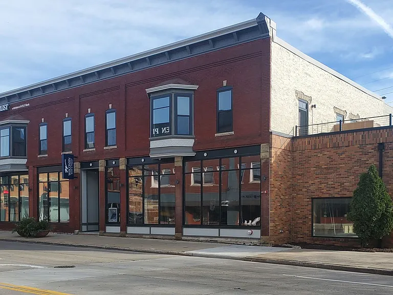 240 N Broadway — Photo 3